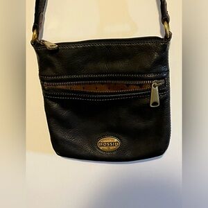 Fossil crossbody bag color- black